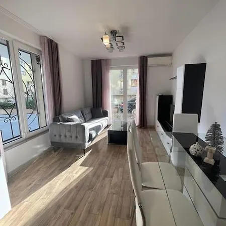 Cozy In With Parking Apartment Varna